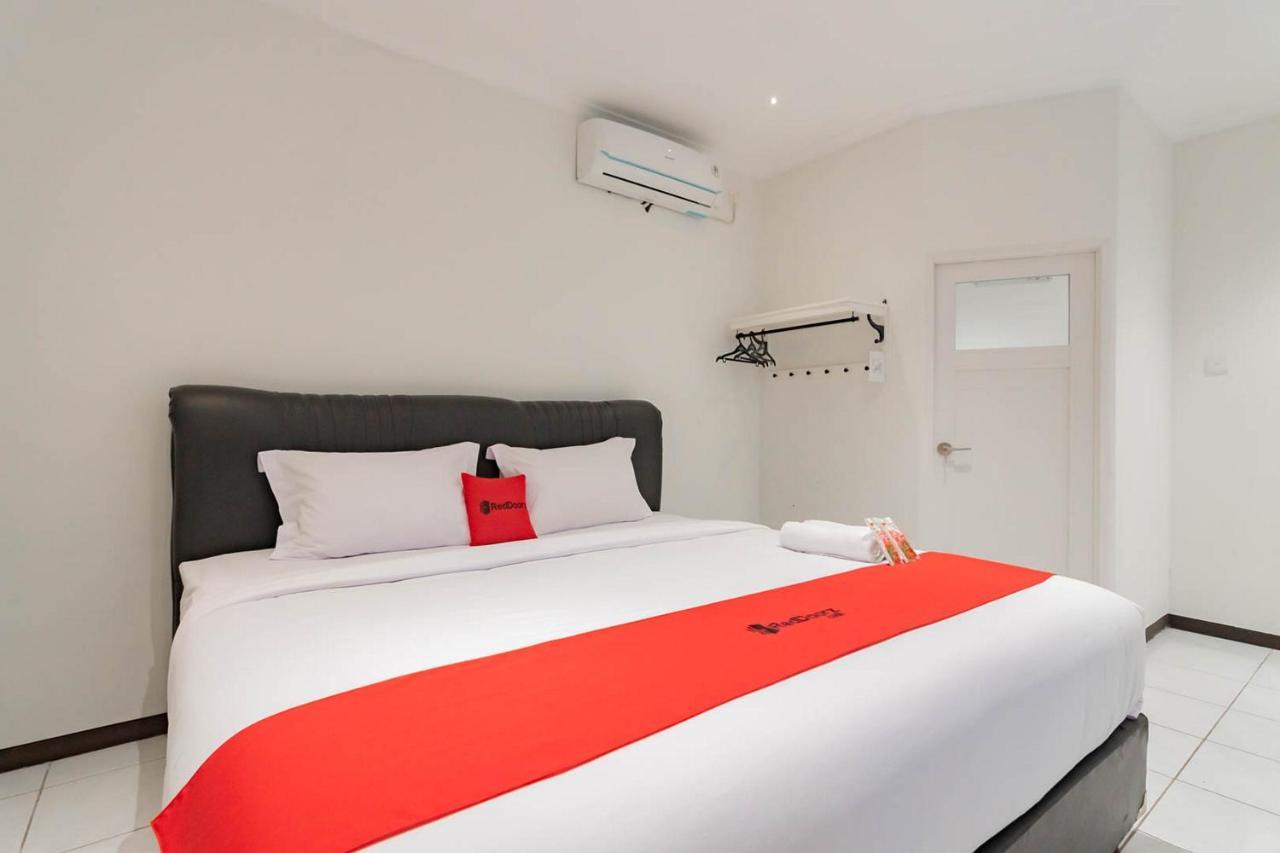Reddoorz Plus @ Pakuan Residence Tajur Богор Екстер'єр фото