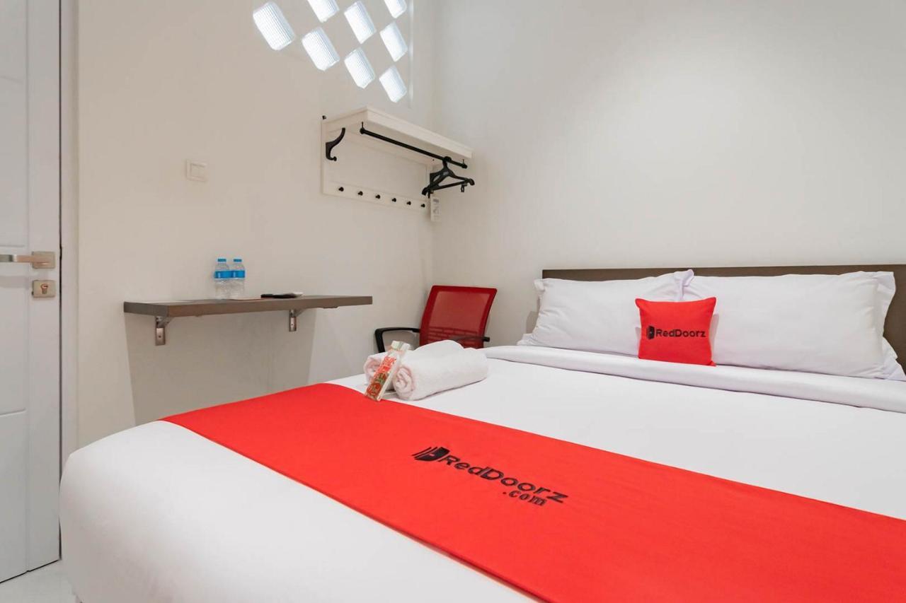 Reddoorz Plus @ Pakuan Residence Tajur Богор Екстер'єр фото
