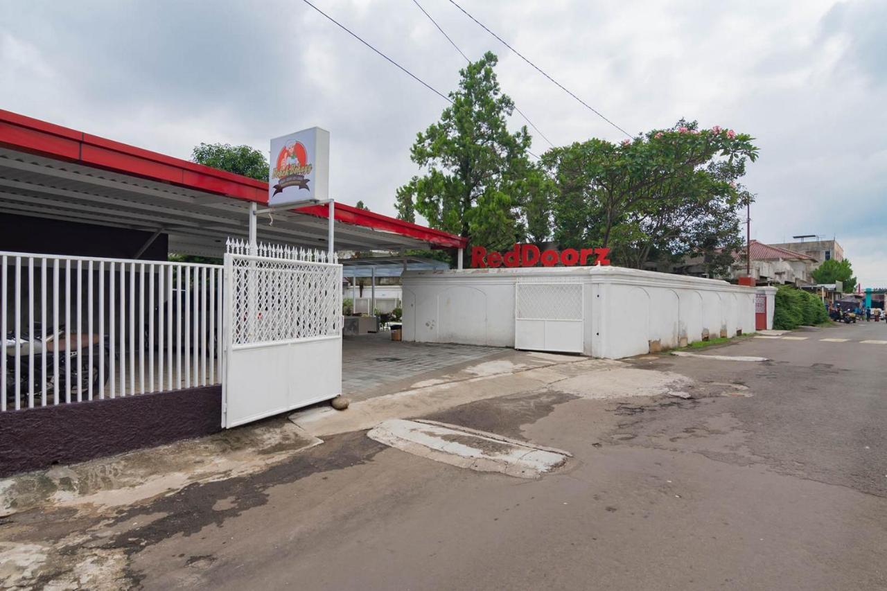 Reddoorz Plus @ Pakuan Residence Tajur Богор Екстер'єр фото